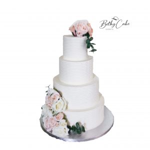 Wedding cake en crème texturée (rayure) & décor floral