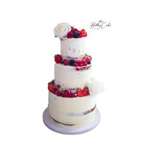 Wedding naked cake avec décor fruits frais